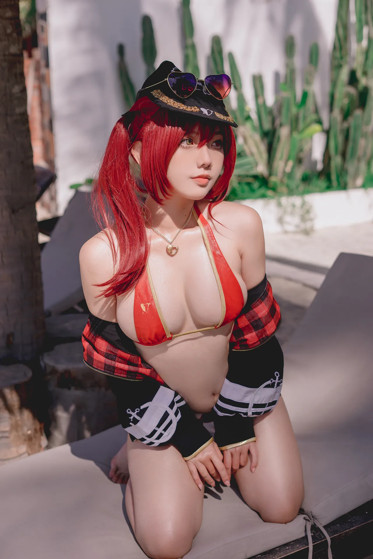 Messie Huang - Marine Houshou-erohere1.webp